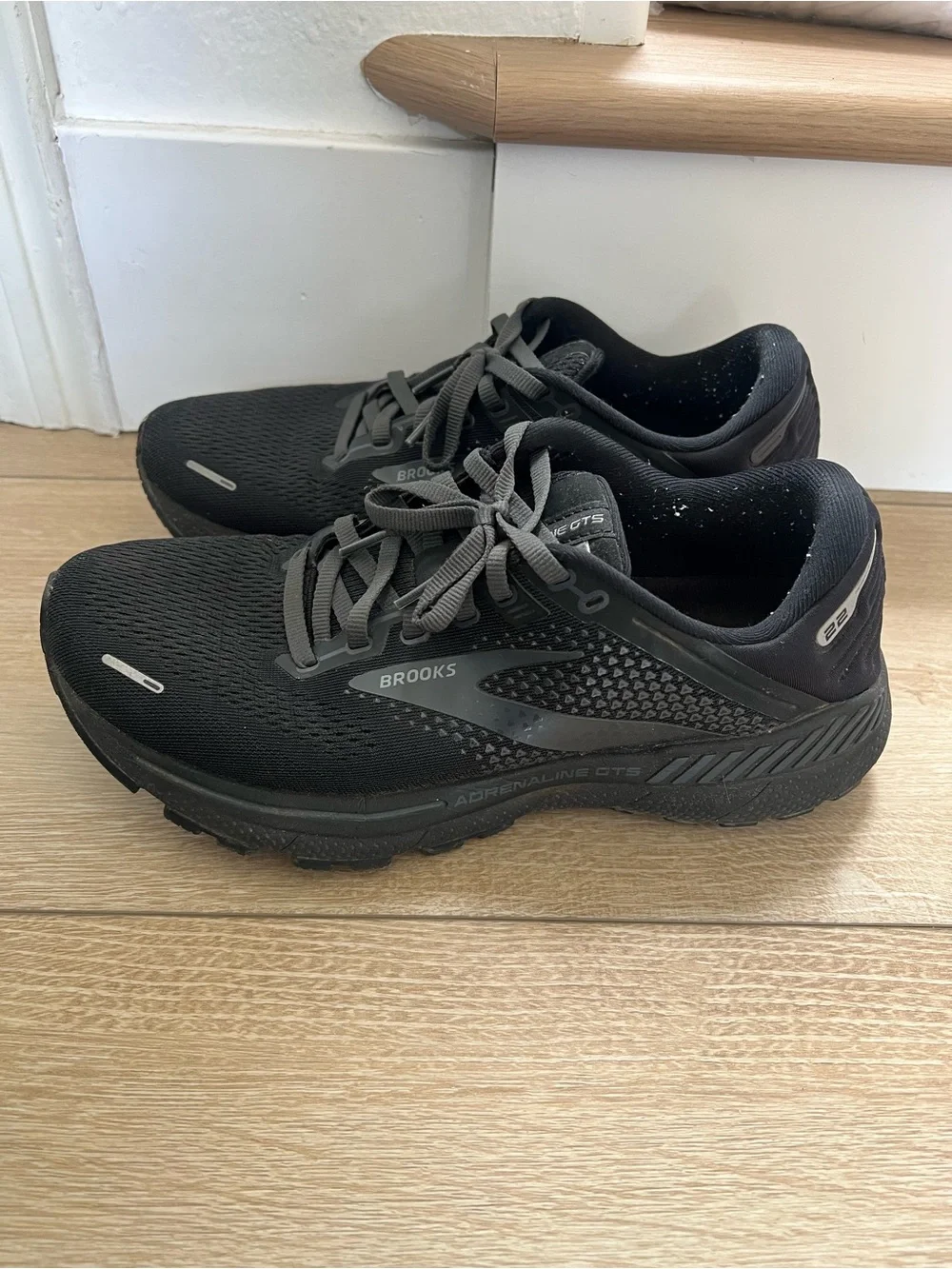 Brooks Black Women’s Running Shoes - Adrenaline GTS 22 size 9 wide